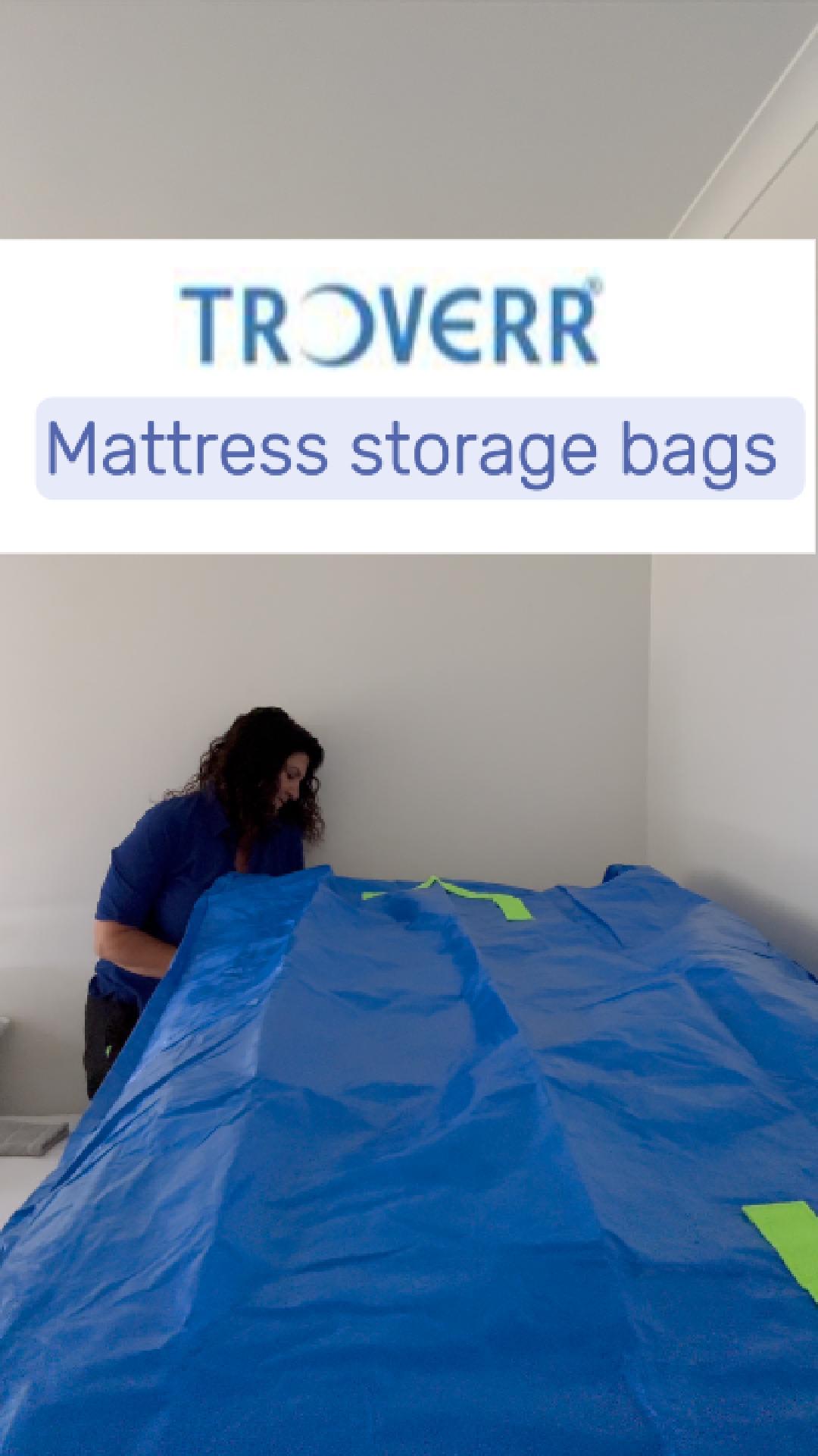 Travelletto putting Troverr cover on mattress